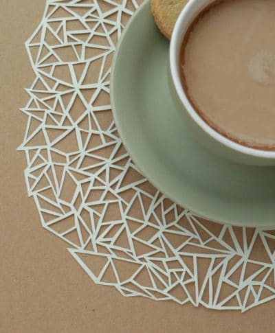 Papercuts: Geometrische Papierdeckchen