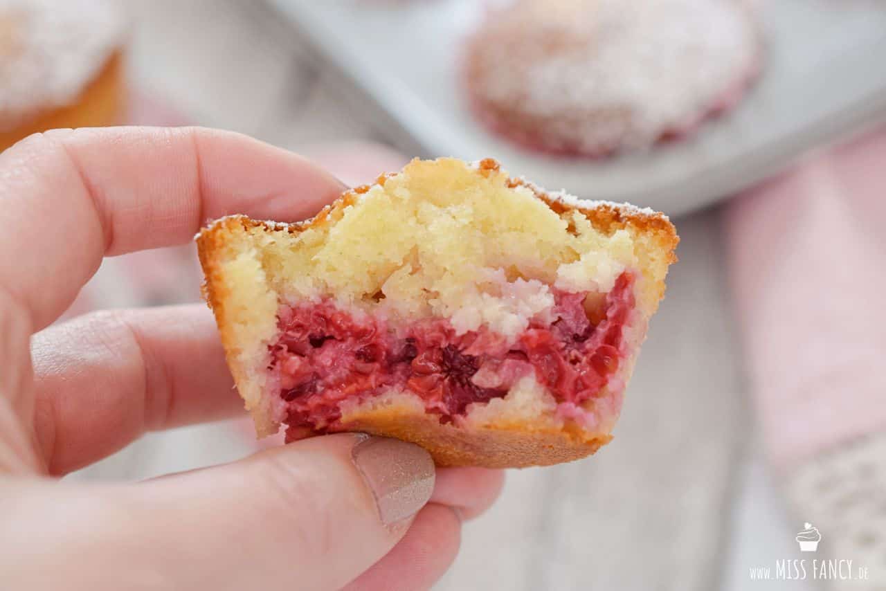 Himbeermuffins mit Kokosflocken