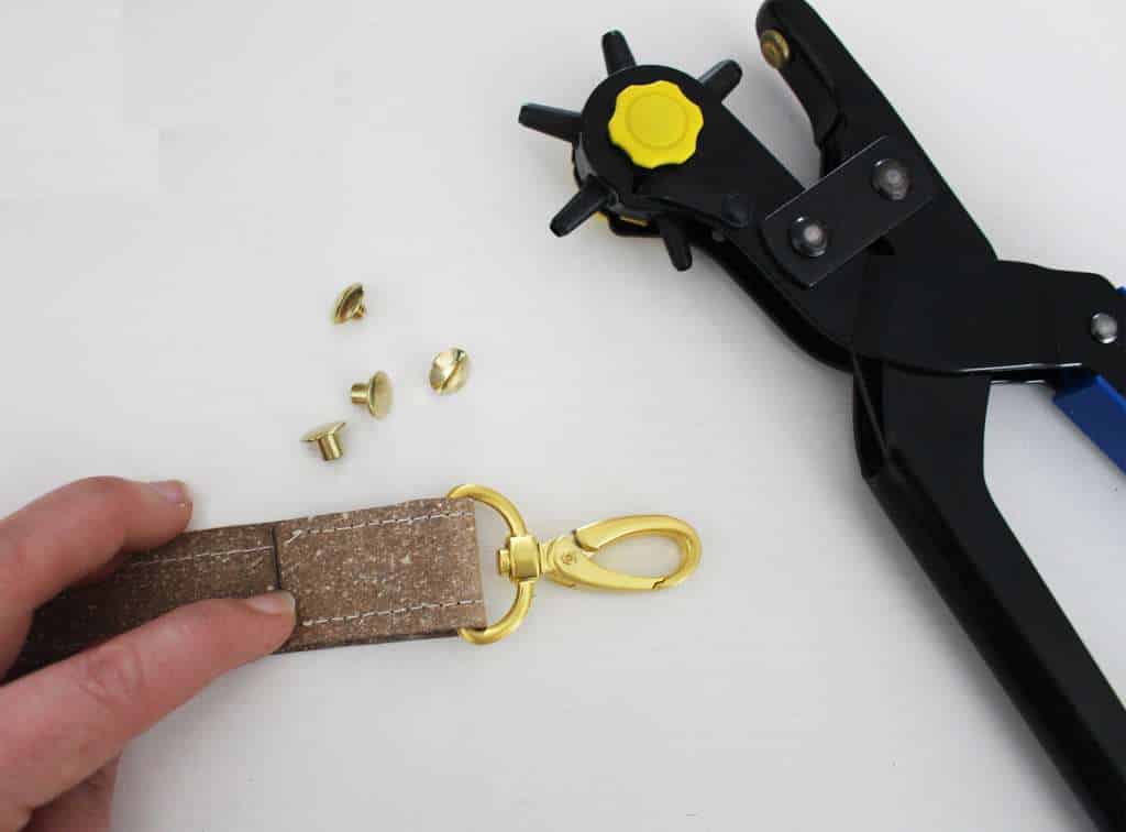 Mini-DIY: Taschenträger mit Buchschrauben fertigen