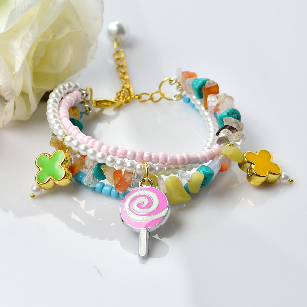 Selbstgemachtes Armband für Kindertag