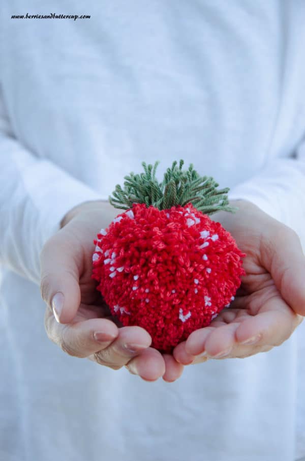 DIY Pompom Erdbeere