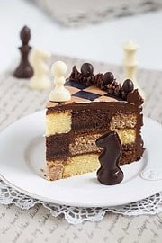 „Schokoladen-Schachbrett-Torte!“ [Spitzname: Schachertorte]