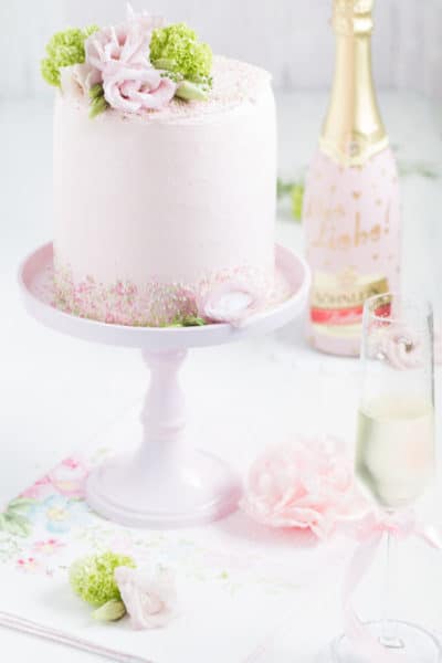 „Swiss-Meringue-Buttercreme-Sekt-Torte!"