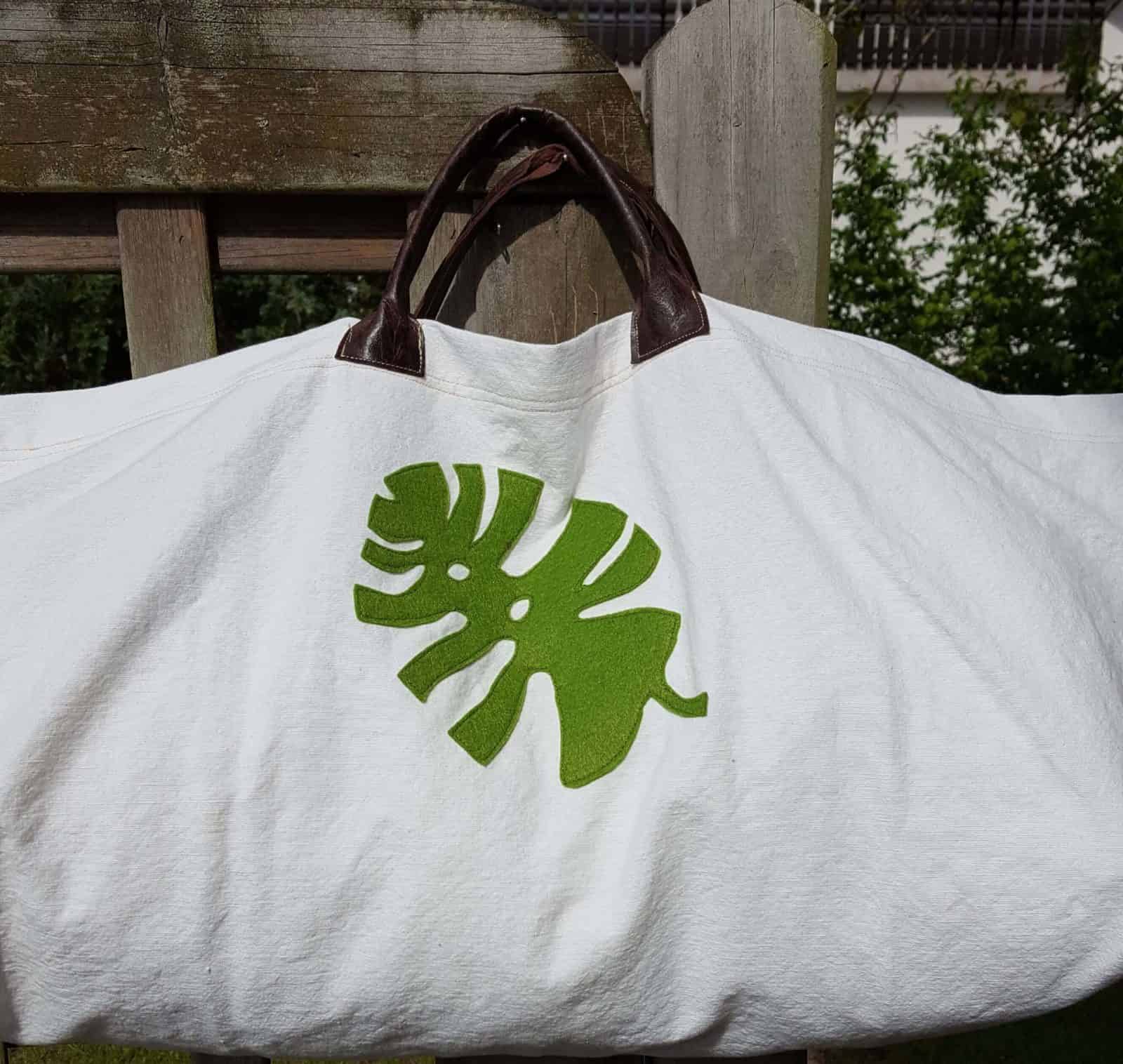 Shopper mit Monstera-Applikation