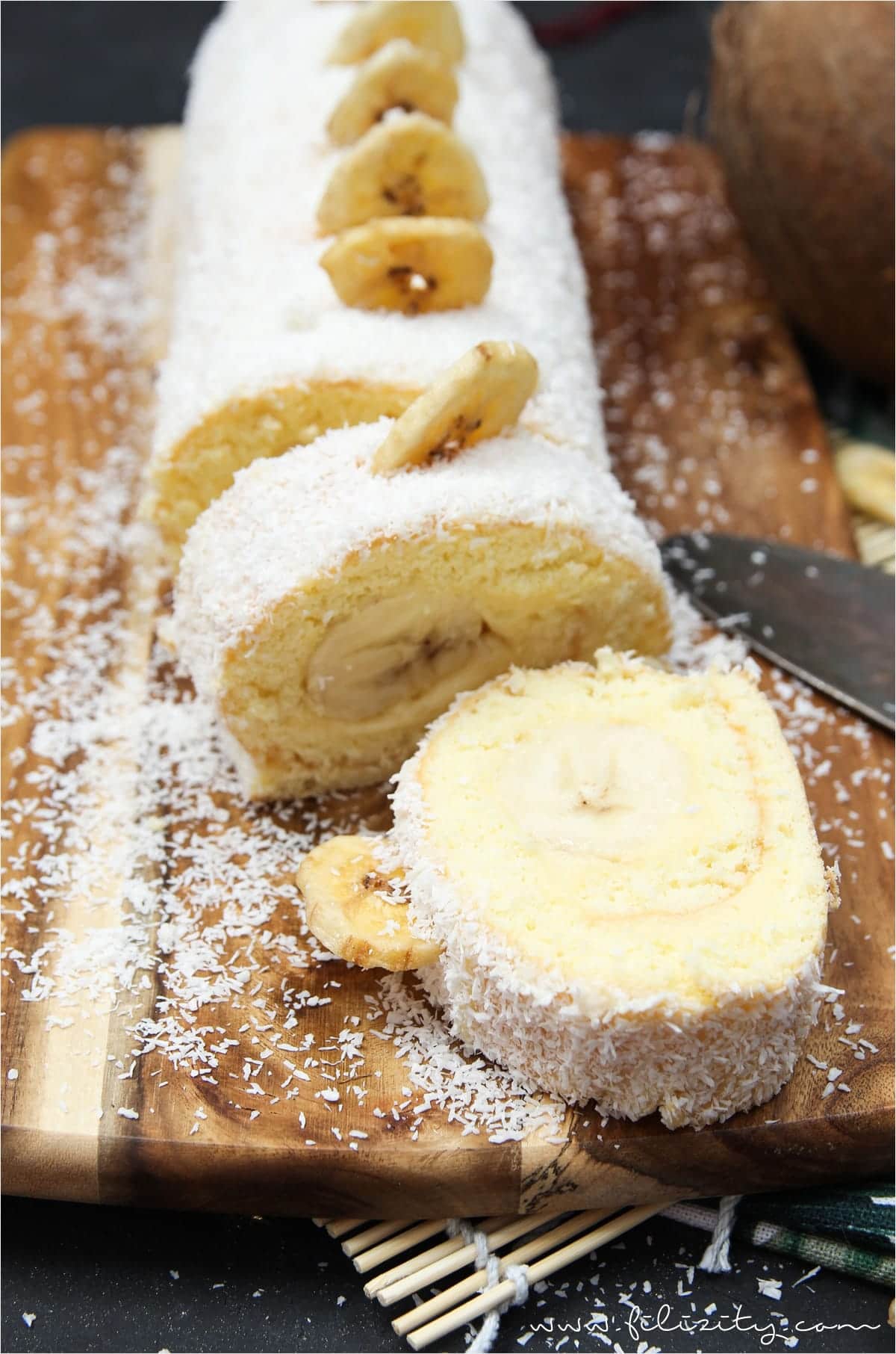 Bananen-Kokos-Biskuitrolle mit Puddingcreme - HANDMADE Kultur