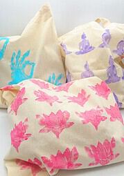 Stofftaschen mit Moosgummi Stempel selbst bedrucken