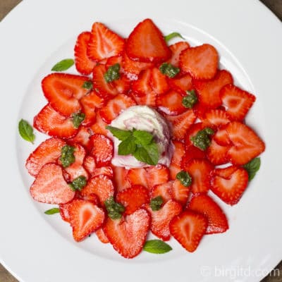 Süßes Minz-Pesto - zu frischen Erdbeeren ein Genuss [Birgit D]