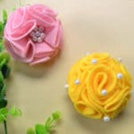 Blühende Blumen mit Zuchtperlen