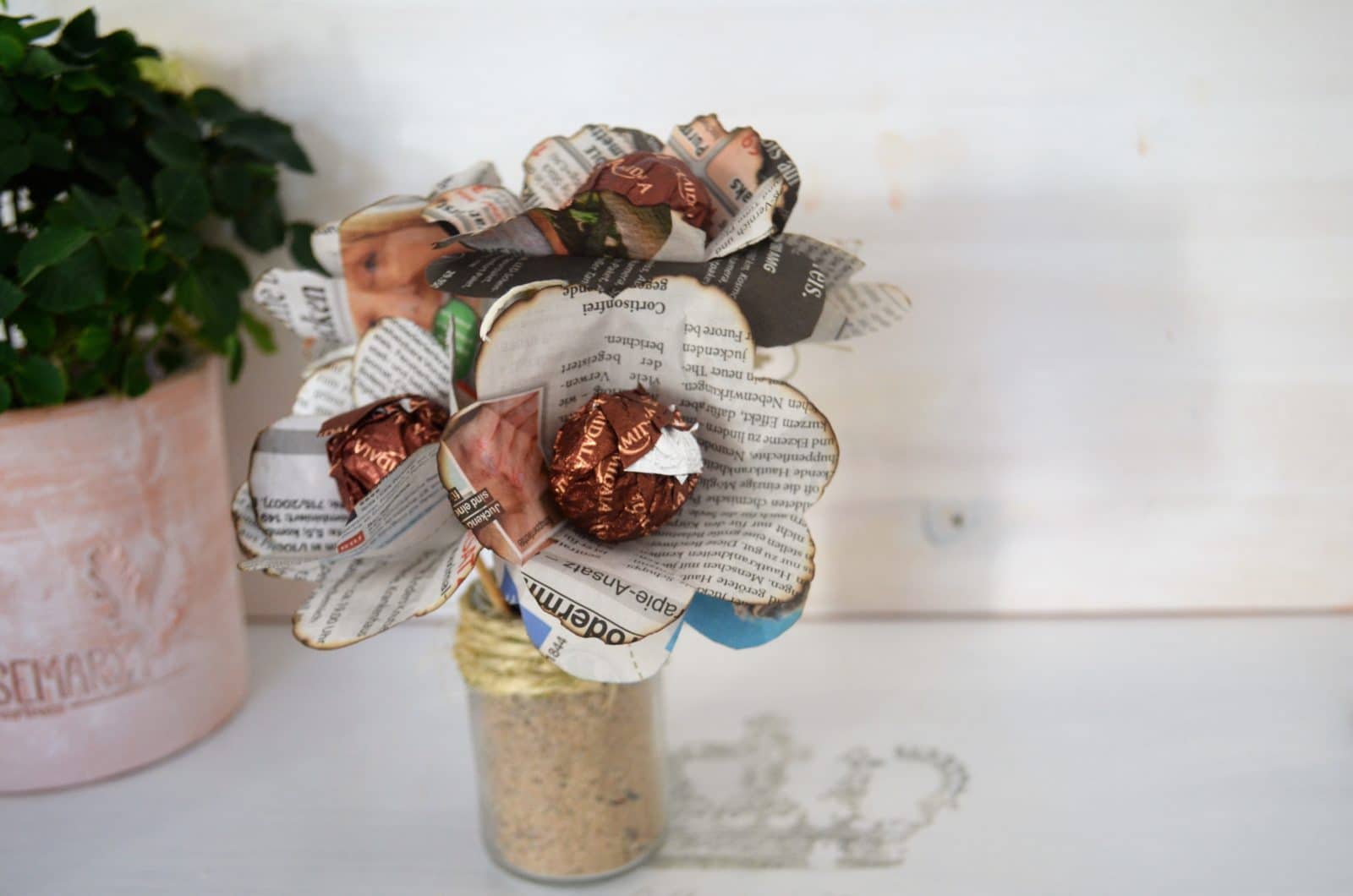 Papierblume basteln mit Pralinen