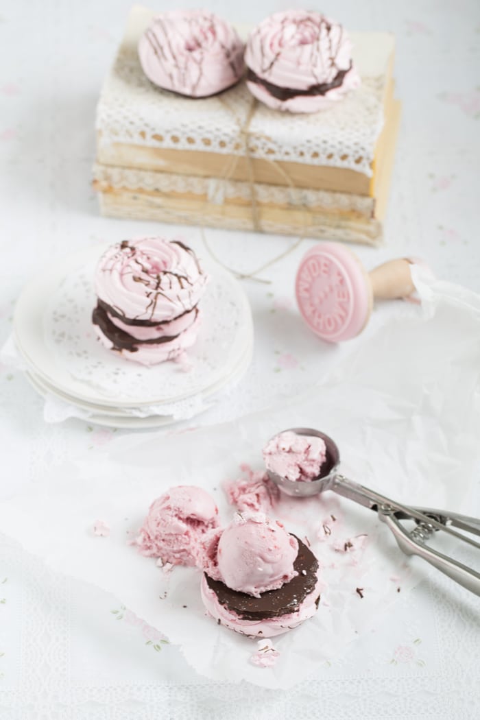 „Erdbeer-Meringue-Eis-Sandwich!“ [Träumchen]
