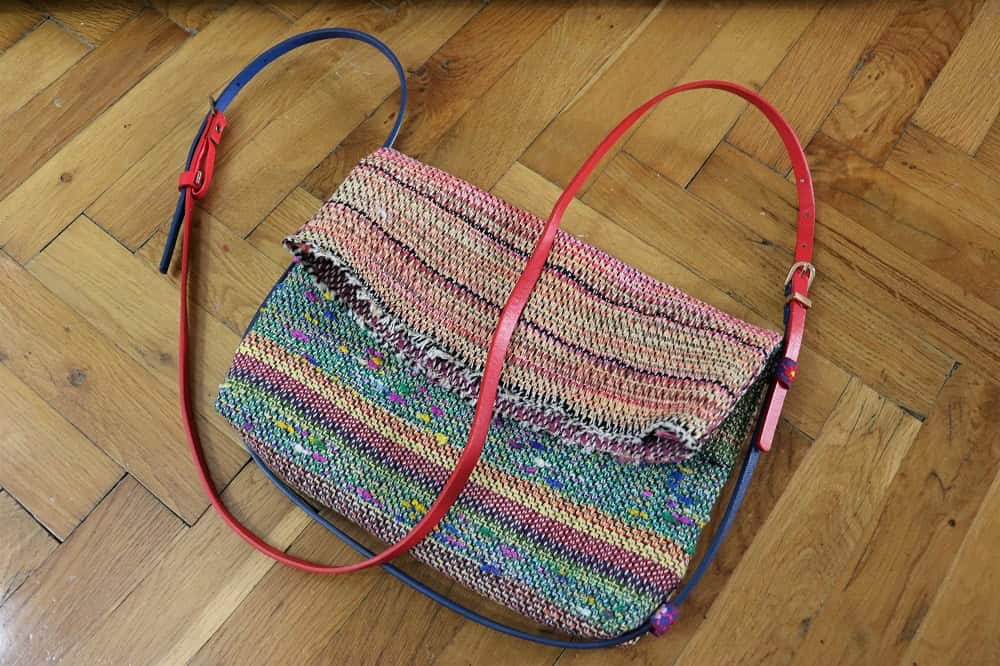 DIY gewebte Tasche mit Gürtelhenkel