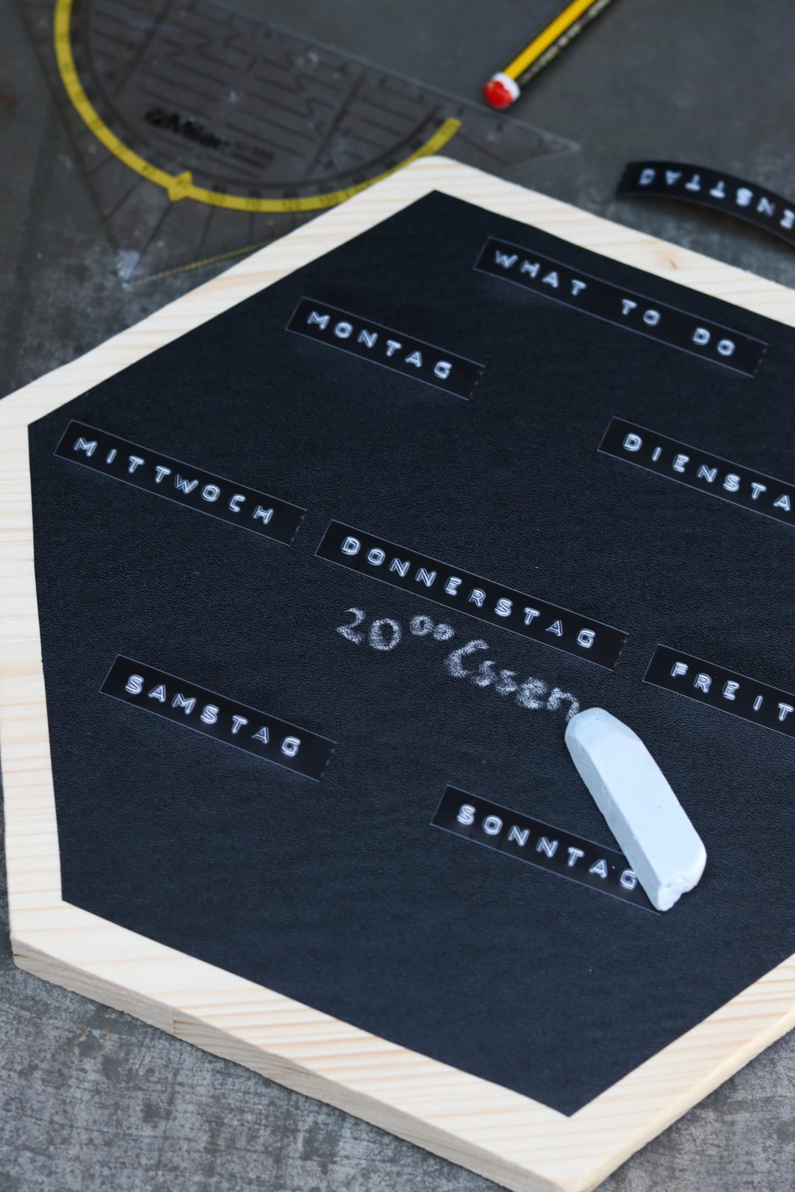 Notizboard aus Holz mit Tafelfolie