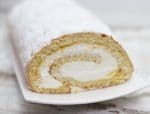 Biskuitrolle mit Marmelade