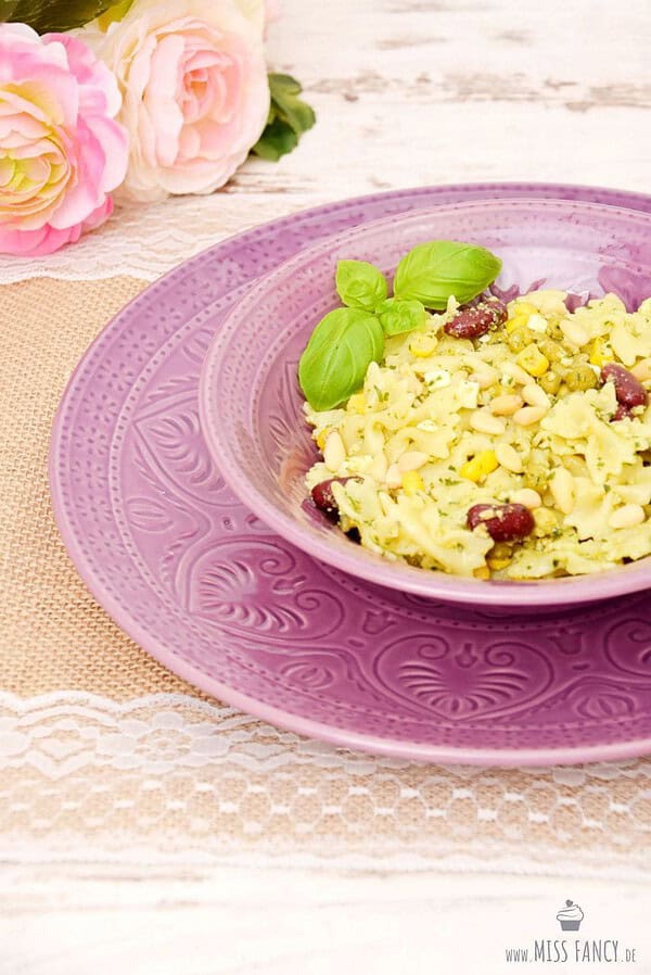 Pesto-Salat mit Nudeln