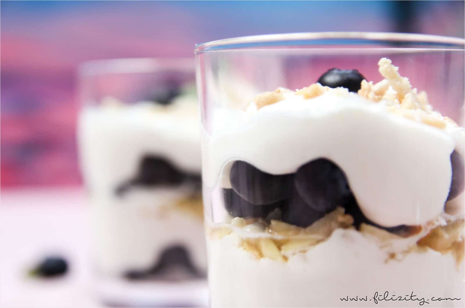 Blaubeer-Frischkäse-Schichtdessert