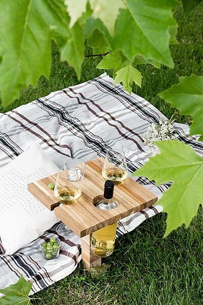 PICKNICKTISCH / WEINHALTER AUS SCHNEIDEBRETT- IKEA HACK