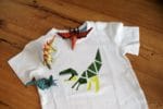 Heute gibt’s Farbe aufs Shirt … und Dreiecke … und ein Dino