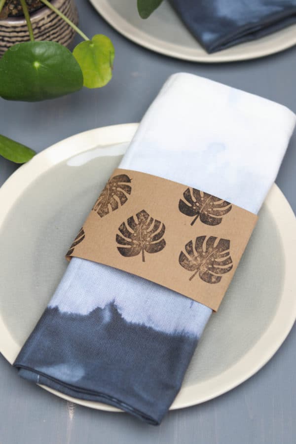 Batikservietten mit Pflanzenbanderole