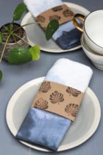 Batikservietten mit Pflanzenbanderole