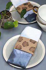 Batikservietten mit Pflanzenbanderole