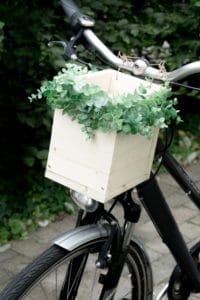 DIY floraler Fahrradkorb