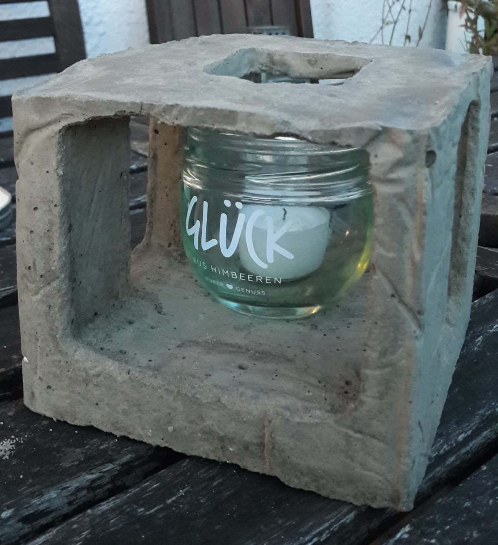GLÜCK sollte man festhalten … oder einbetonieren;-)
