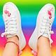 Upcycling: Schuhe mit Flamingo Patches und Pompoms selber machen