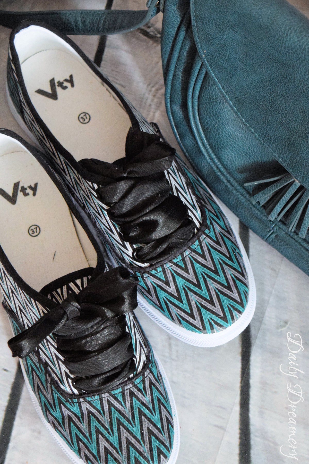 Stylische Stoff-Sneaker – ganz leicht selbermachen