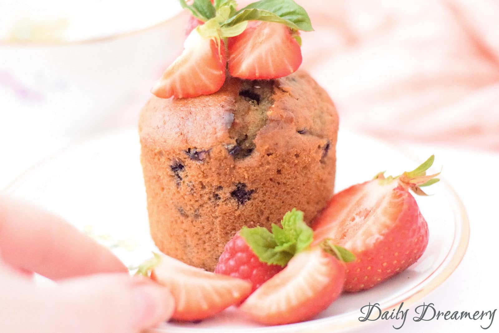 vegane Muffins mit Beeren – sommerlich, fruchtig, lecker