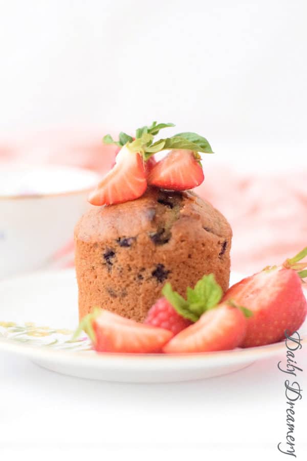 vegane Muffins mit Beeren – sommerlich, fruchtig, lecker