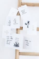 Poesie zum Aufhängen: DIY Papier Mobile