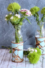 Moderne Design-Vase mit Klebefolien und Korkband