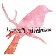 Künstlerische Illustration eines Vogels mit pinkem Federkleid und Lippenstift, symbolisiert kreative Handwerkskunst und Mode bei Handmadekultur.