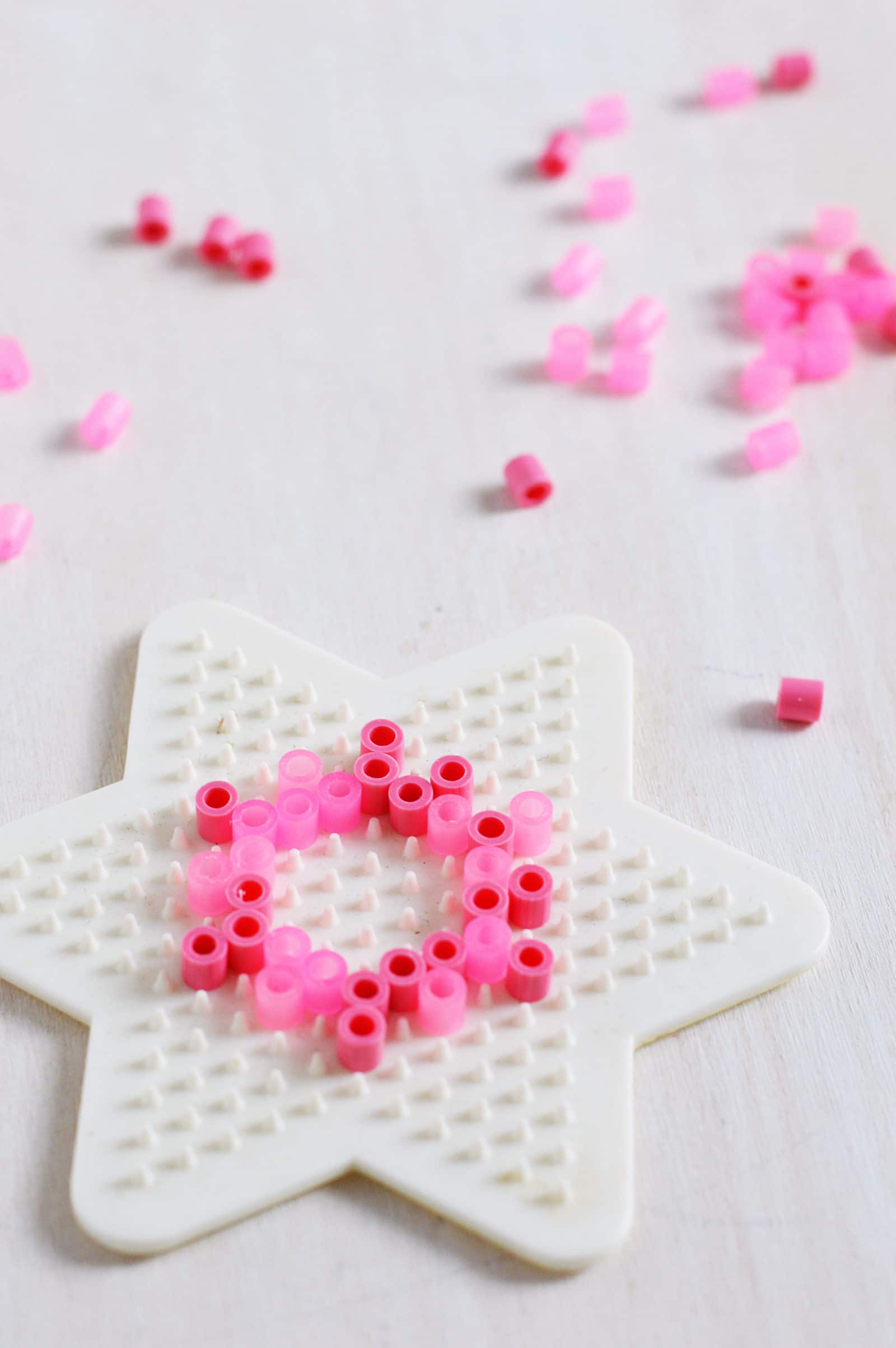 DIY Bedrucktes Geschenkpapier aus Bügelperlen