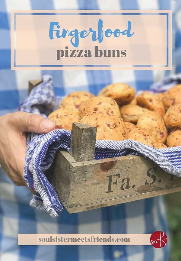 Herzhafte Pizza-Brötchen mit Röstzwiebeln