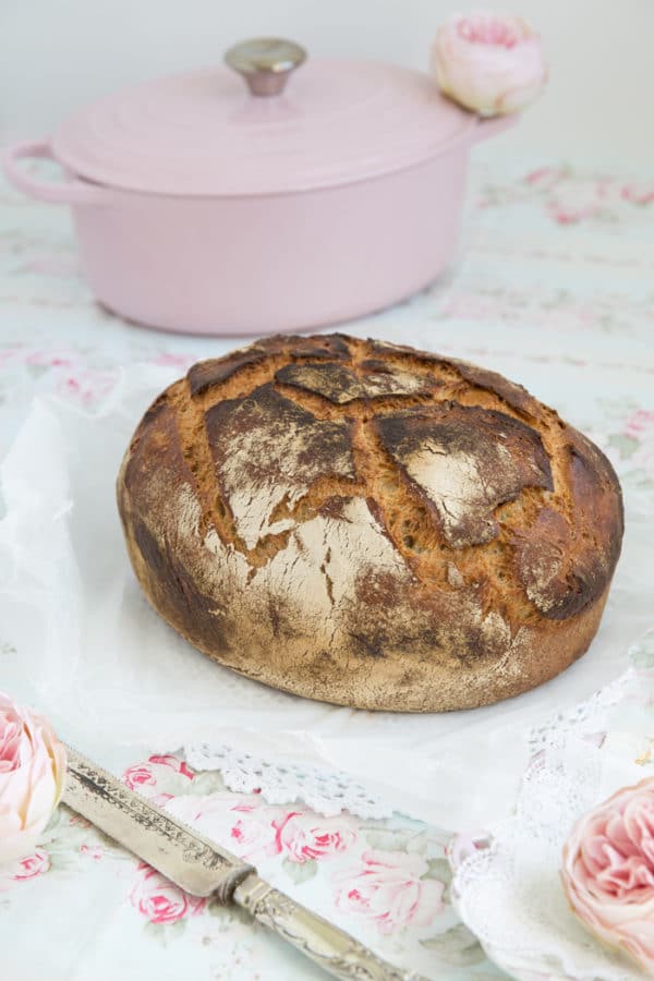 „Französisches Landbrot mit gesalzener Butter aus der Cocotte!" [Göttlich knusprig]