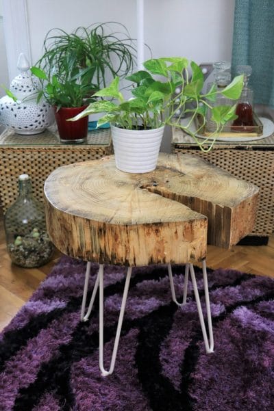 DIY Tischchen aus einer Holzscheibe