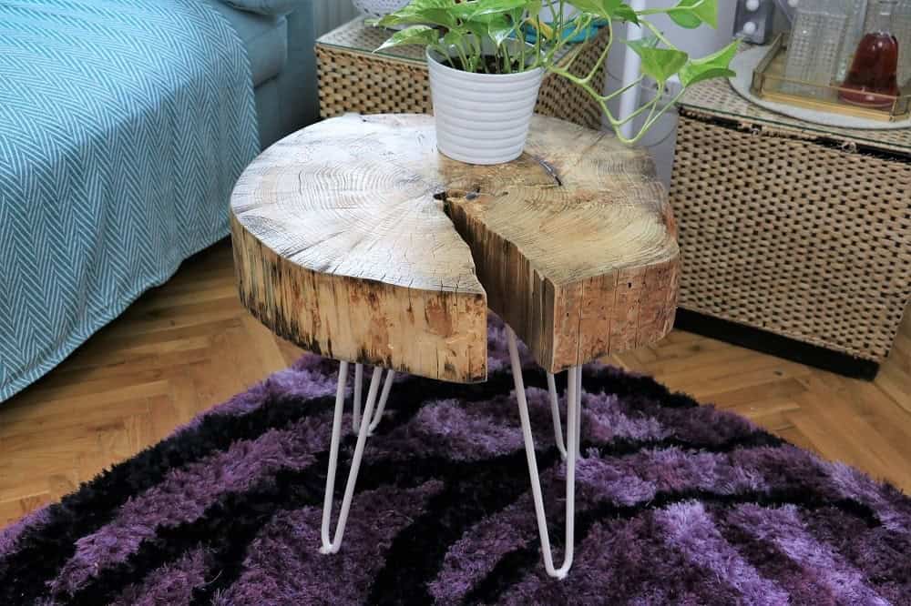 DIY Tischchen aus einer Holzscheibe