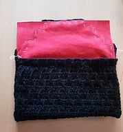 Häkelclutch mit samtweichem Futter