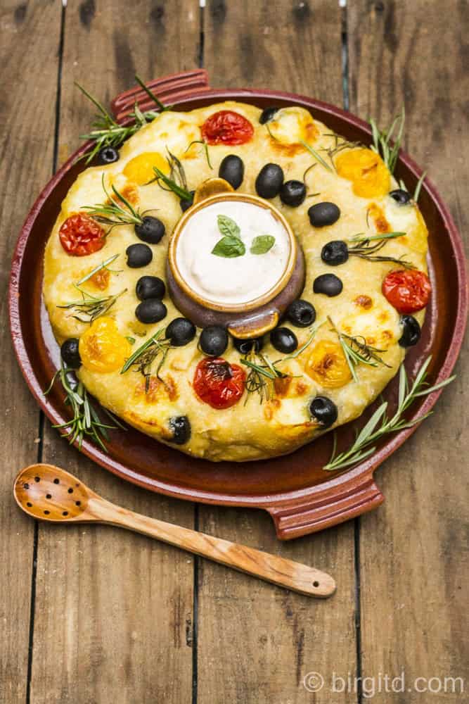 No-Knead Partybrot gefüllt mit Tomaten, Knoblauch, Käse & mehr [Birgit D]