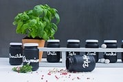 DIY Tutorial: Gewürzregal mit Tafellack