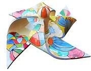 Buntes Keramik-Windspiel mit Vogel-Design, handgefertigt und bemalt, ideal für Garten oder Balkon, handgemacht, farbenfroh und dekorativ.