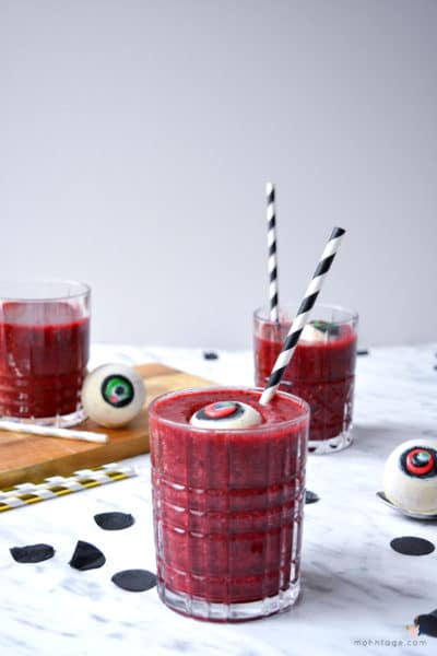 Bloody Eyeball Halloween Cocktail + Videotutorial