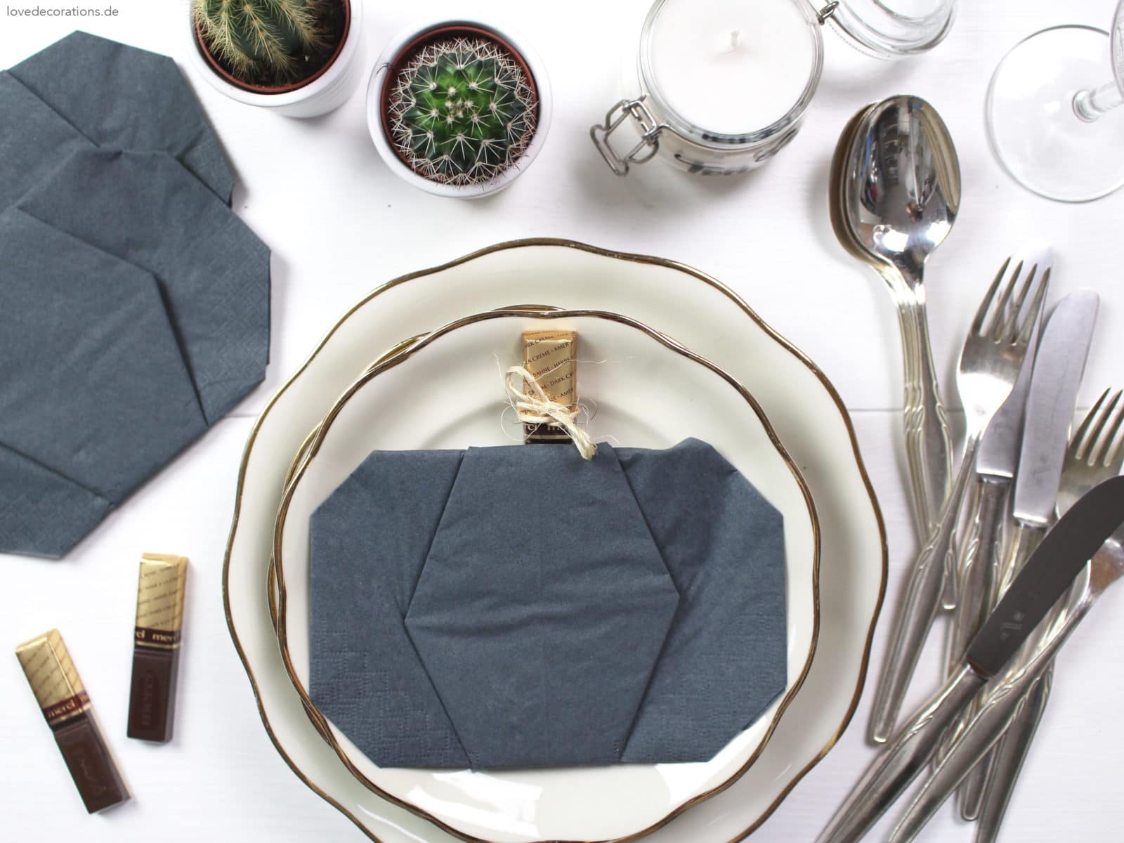 DIY Serviette falten: Kürbis
