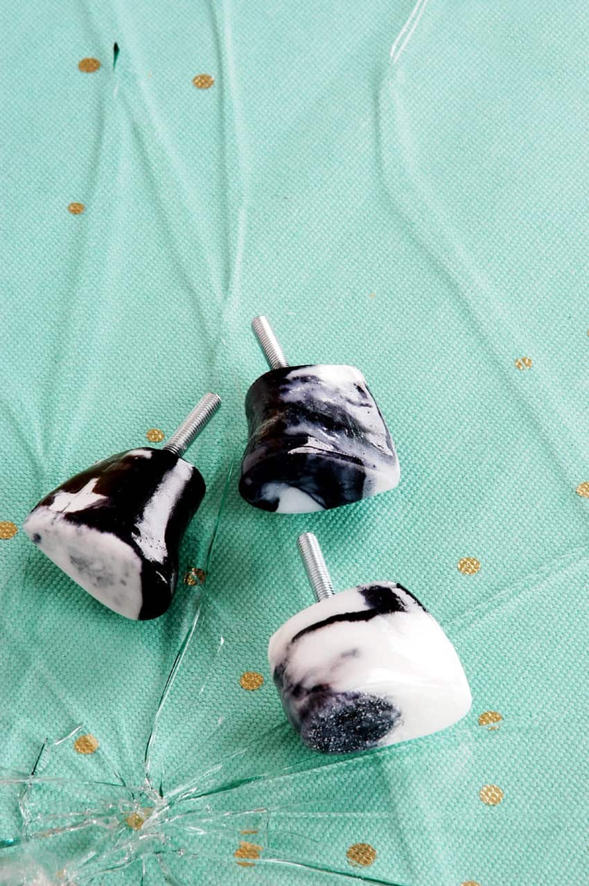 Silikonformen mit Knetsilikon herstellen – für Möbelknöpfe aus Gussmassen