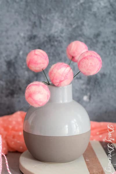 kugelige Deko-Blumen aus Filz – fröhliche Farbtupfer für dein Zuhause