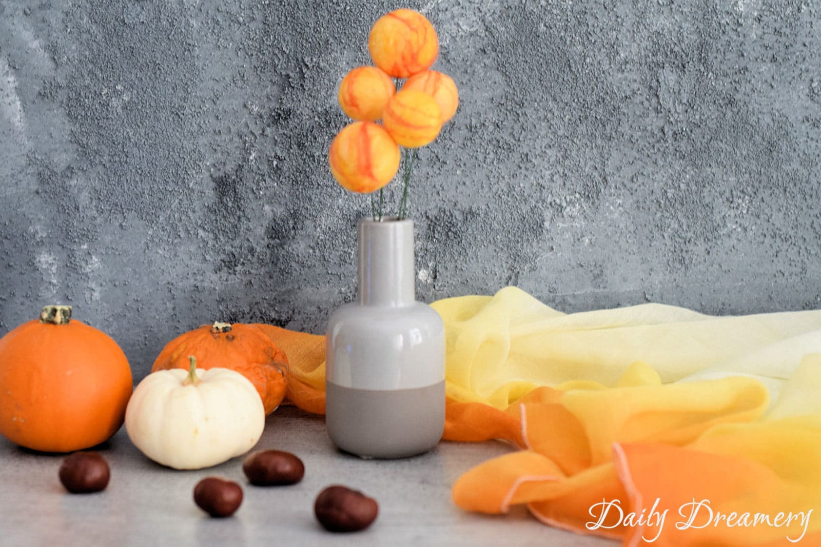 kugelige Deko-Blumen aus Filz – fröhliche Farbtupfer für dein Zuhause