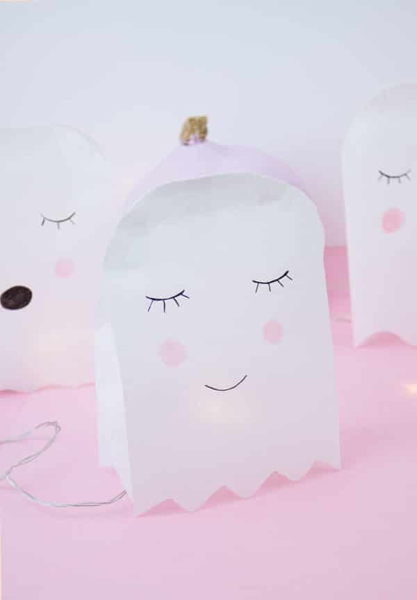 Süße Geister aus Papiertüten falten