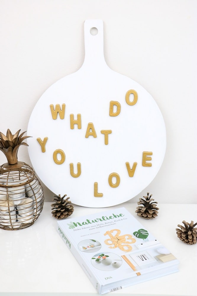 Gold-Buchstaben Schild aus „Naturliebe“ – Buchinspiration