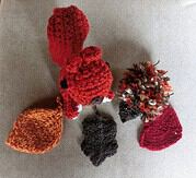 Eichhörnchen und Igel als Herbstdekoration